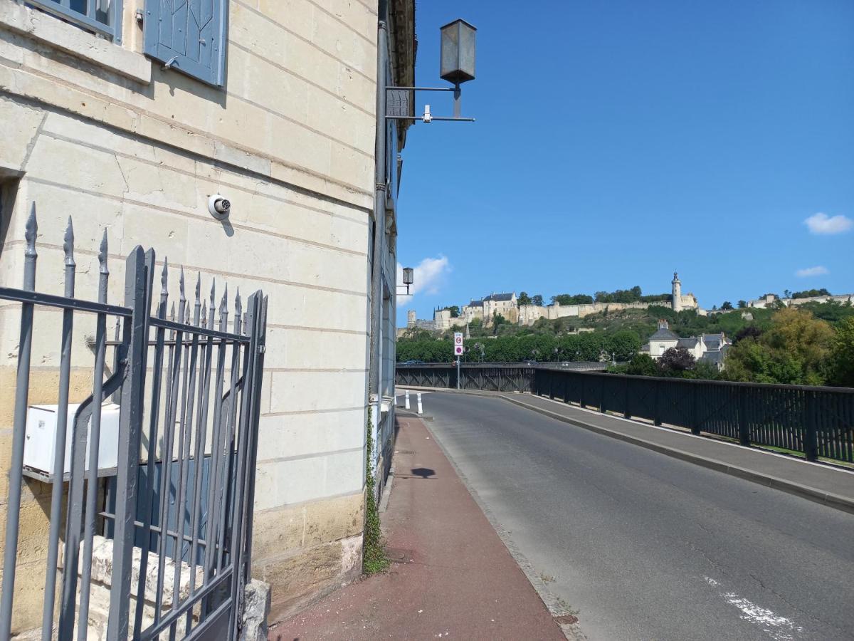 Agreable Maison De Ville Au Coeur De Шинон Екстер'єр фото